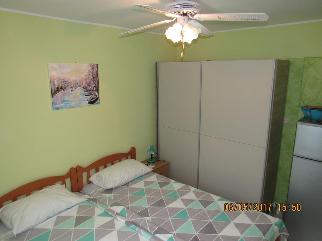 Guest House Vanessa Supetar Exterior photo